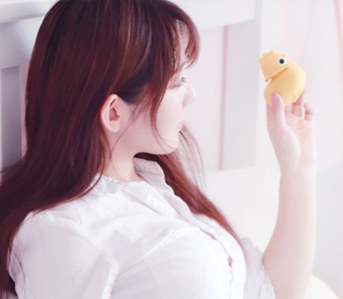 Chickie Emoji Vibrator - image 3