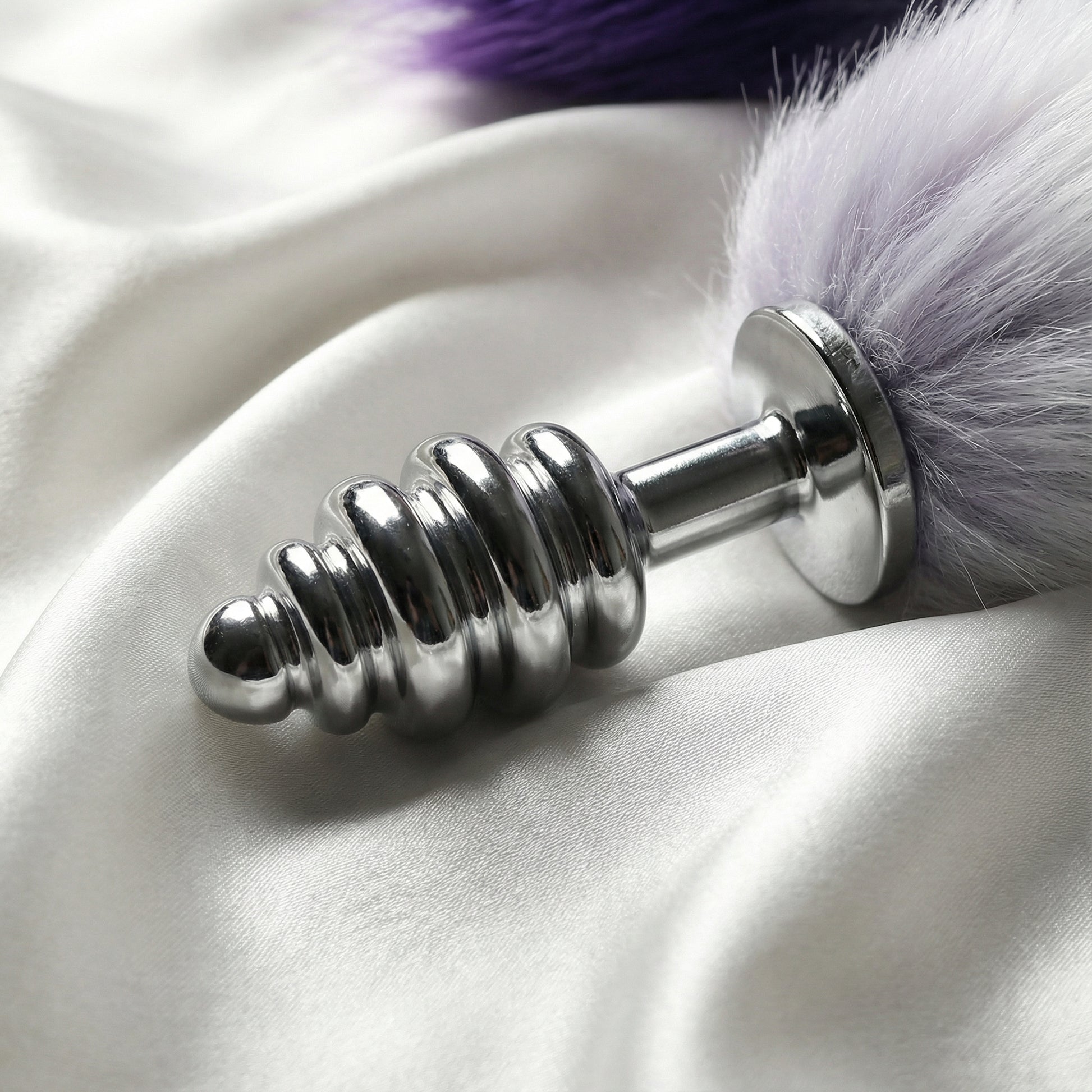 Smooth Long Fox Tail Flirting butt plug - image 6