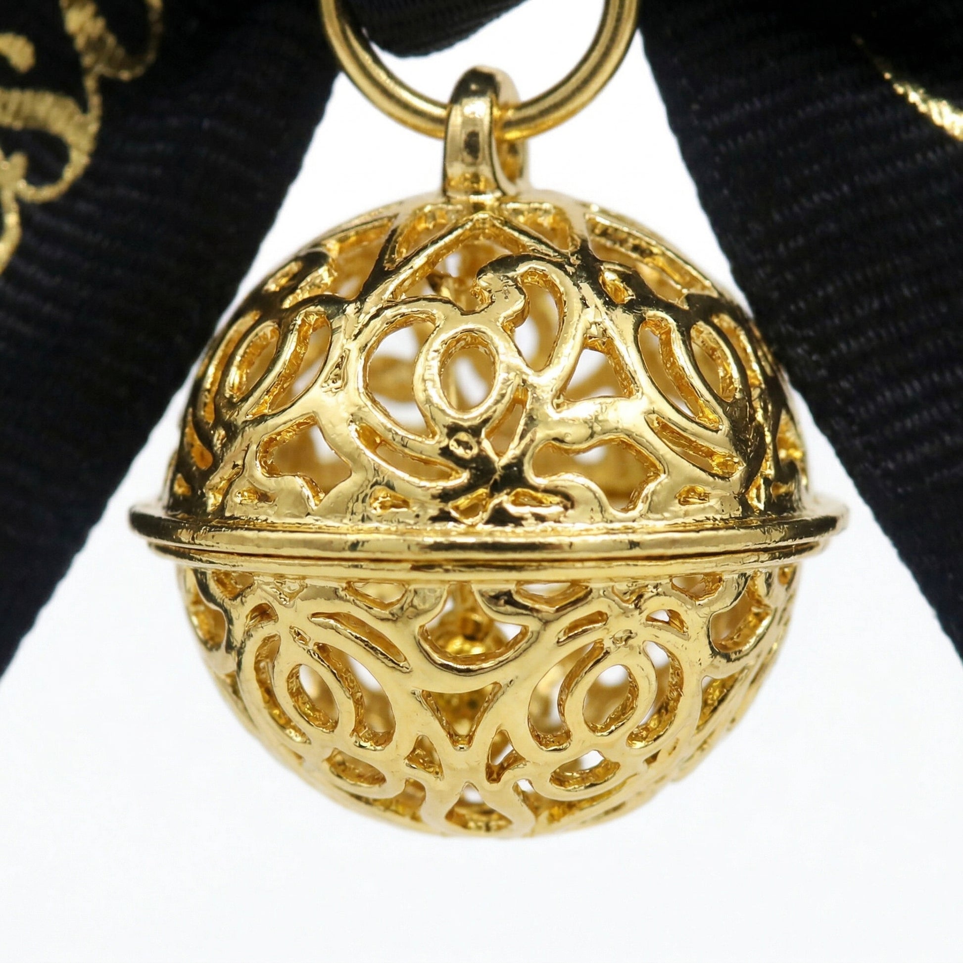 Metal Alligator Clamp Set with Bells & Bow Accents - image 8
