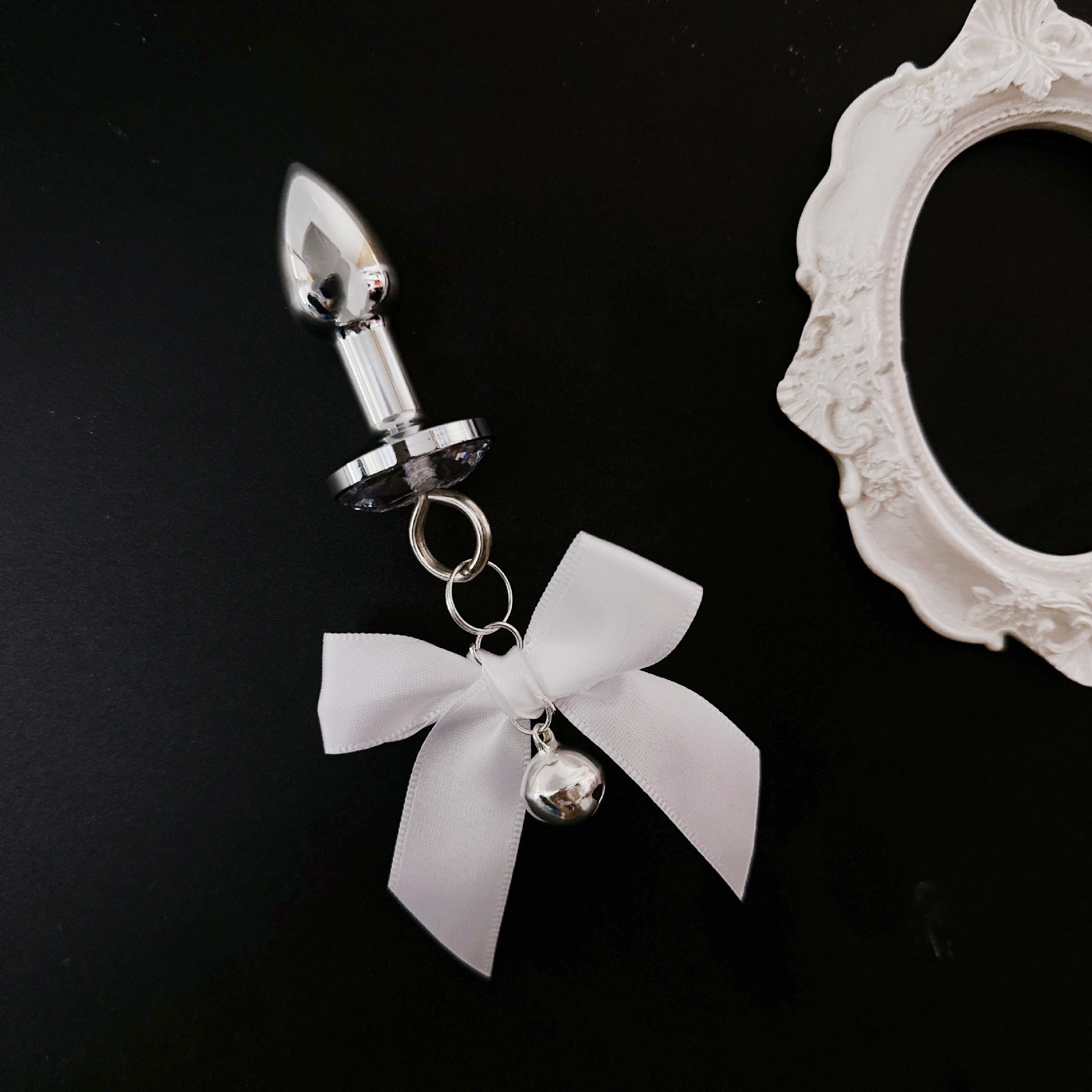 Bijou Bondage: The Bells & Butt Plugs Set - G -4cm - image 2